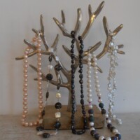 Freshwater pearls and gemstones Freshwater pearls and gemstones